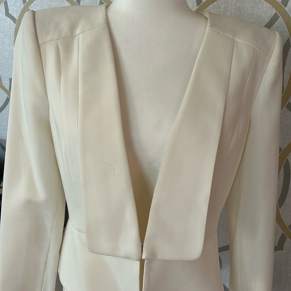 BCBG MAX AZRIA Fitted Blazer - Off white / Beige, Size Medium - Picture 2 of 8